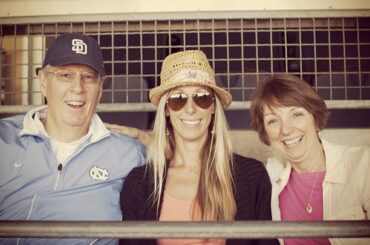 Quel que soit votre âge, rien ne vaut un match de football avec papa. #MLBDad ...