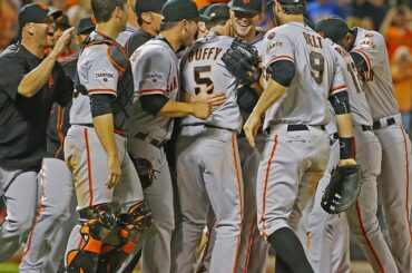 Cain, Timmy, Timmy, Heston. Quatre @SFGiants non-frappeurs en autant d'années. #Domino...