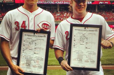 Homer Bailey et Ryan Hanigan, receveur d'honneur des #Reds, pour le match de mardi ....
