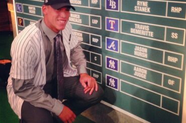 Oui, Aaron Judge est accroupi. C'est un grand garçon! #mlbdraft ...