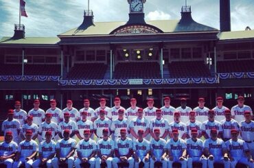 "Une photo historique de l'équipe #Dbacks au Sydney Cricket Ground en @Australia. #OpeningS ...