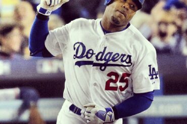 Carl Crawford commence avec un circuit pour #Dodgers. #postseason ...