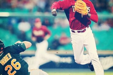 L'Australie a un aperçu des compétences de Didi Gregorius sur le terrain. #OpeningSeries ...