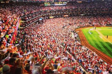 Le stade Busch saute ce soir. #NLCS ...