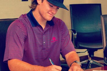 Choix n ° 4 général #MLBDraft Kohl Stewart est officiellement membre des @twins ....
