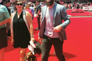 La barbe a l'air vraiment forte, M. AL démarrage Pitcher.

#ASGRedCarpet a présenté ...