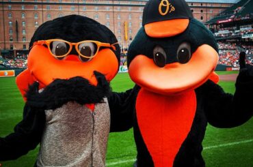 Oui, nous voyons la ressemblance. #MLBDad ...