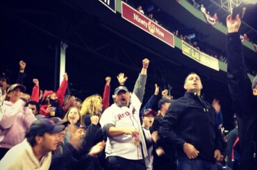 Fenway Park s'anime. #ALCS ...