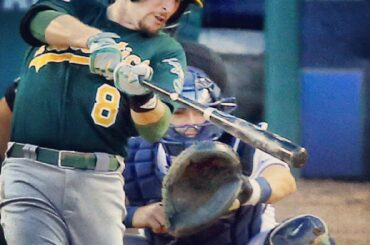 Jed Lowrie propulse @athleticsbaseball dans #ALDS Game 4 ....