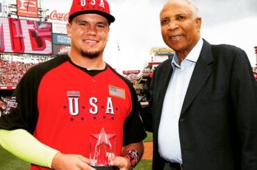 Félicitations à Kyle Schwarber, le MVP du #FuturesGame 2015 ....