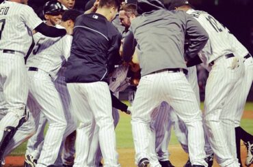 Nous l'appellerons #Walkoff mercredi. @whitesox est la 3ème équipe à partir à 45 mi ...