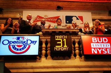 Les anciennes stars de la MLB sonnent à l'ouverture de Budweiser pour célébrer #OpeningDay ....