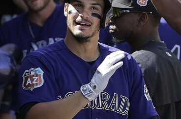 Nolan Arenado, efface-toi les épaules. #Entraînement de printemps...