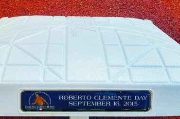 Aujourd'hui, nous honorons une légende. #ClementeDay ...