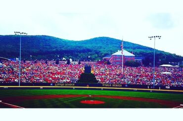 (Via @mlbplayball) Plus de 40 000 personnes STRONG au match du championnat américain. #LLWS ....
