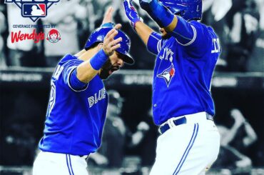 Ils sont debout à Toronto. #ALCS ...