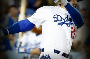La chaîne d’embrayage d’Adrian Gonzalez a été reliée par @Dodgers à New York. ...