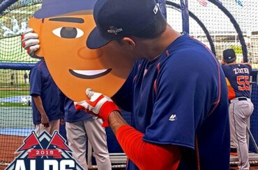 @teamcjcorrea aime son nouvel emoji. #OwnOctobre ...
