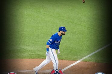 À la baisse de 2 matchs, @BlueJays accède à #ALCS avec le rallye épique du Jeu 5. #OwnOctobre ...