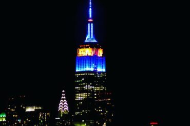 New York est officiellement orange et bleu en ce moment. #OwnOctobre ...