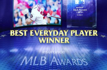 Le prix @surance MLB du meilleur joueur au quotidien va à @ bharper3407. #AwardWor ...
