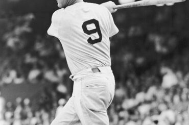 A cette date en 1966, Ted Williams, deux fois vainqueur de la MV AL et deux fois du Triple Crown, ...