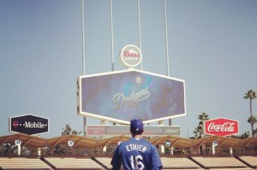 Bel endroit pour jouer au catch. #NLCS ...