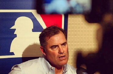 Les champions sont ici: le skipper @RedSox John Farrell rencontre la presse au #Winter ...