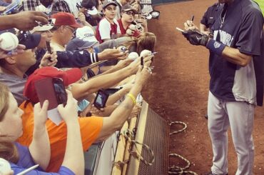 Les fans de Houston profitent de leur dernière chance de voir Jeter. #FarewellCaptain ...