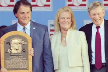 Tony La Russa reçoit sa plaque @baseballhall. #hofwknd ...