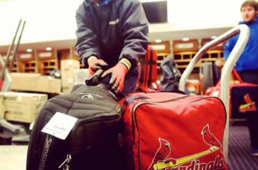 "Les sacs sont emballés. Rendez-vous à l'entraînement printanier. #STLCards" (via @cardinals) ...