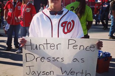 Le défi a été lancé. #HunterPenceSigns #Postseason ...