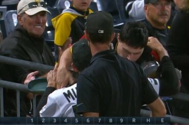 @ mu59rove a donné ses crampons à un fan. Tu dois l'aimer. #BiggerThanBaseball ...