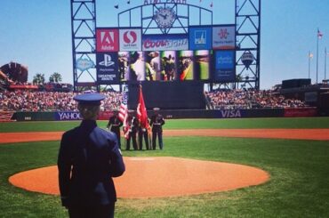 Honorer le rouge, le blanc et le bleu. #TroopMerci ...