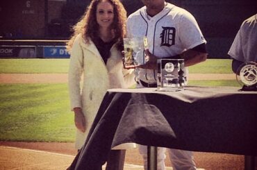 Miggy a reçu ses prix #Gibby pour le titre de frappeur de l'année et de MVP ....