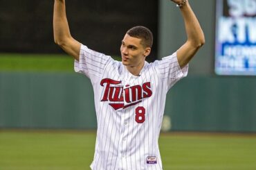 #Repost via @twins: Le nouveau roi du slam dunk représentant le Minnesota. Lève-toi @zachl ...