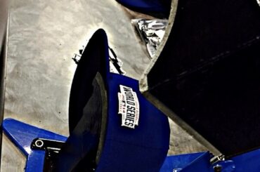 Voici comment ils ont mis les correctifs #WorldSeries sur les casquettes dans le clubhouse #Royals ....