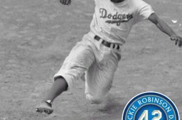Demain, à 9 h 42 HE, joignez-vous à nous pour commémorer la journée Jackie Robinson ...