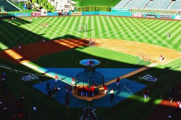 La pratique des frappes est en cours au Big A. #OpeningDay ...