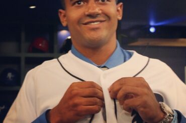 Derek Hill enfile un maillot @tigers pour la première fois. #mlbdraft ...