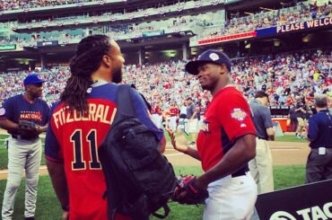 @larryfitzgerald et @adrianpeterson sont prêts à s'affronter dans le #CelebS de ce soir ...
