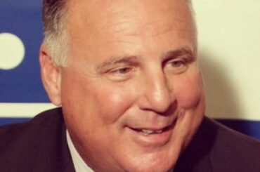 Le skipper @angels Mike Scioscia est tout sourire aux #WinterMeetings ....