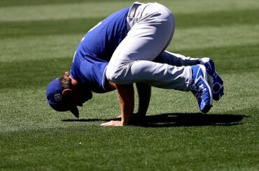 Clayton Kershaw travaille même pour son anniversaire. #Entraînement de printemps...