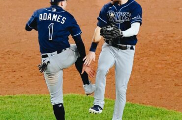 #RaysUp 4.5 jeux.

Les Rays gagnent à nouveau, remportant la série de la saison contre les Yankees 8-2 ....