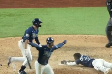 L'un des jeux #WorldSeries les plus fous de tous les temps!

@ brett_phillips8's Game 4 Walk-off ...