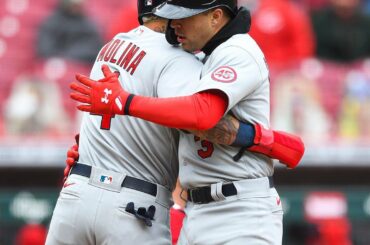 À 22 ans, @ dcarlson916 est le plus jeune joueur de @Cardinals à avoir fait un circuit le #OpeningDay à ...