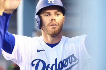 Première manche de @freddiefreeman en tant que Dodger à LA : coup sûr, point marqué...