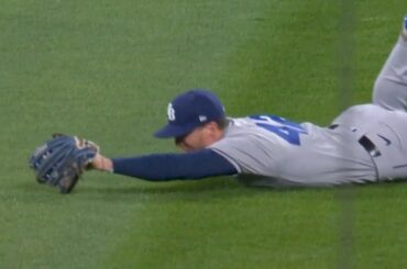 Les Rays ont mis un lanceur dans le champ droit et il a fait une prise INCROYABLE !  ...