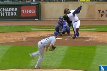 @ClaytonKershaw obtient son premier K de la saison sur un méchant slider !...
