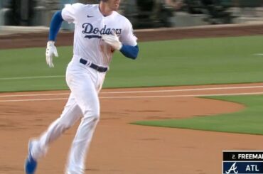 Vous ne pouvez pas inventer ça.  Freddie Freeman vient de marquer un circuit lors de son premier match contre...